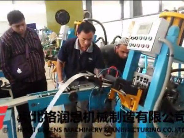 孟加拉客戶來(lái)廠參觀考察高速碼釘成型機(jī)